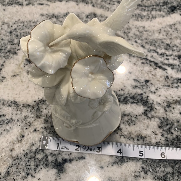 1995 Enesco,Everything is Beautiful
Musical"Bell, music, wedding gift, Family - Picture 9 of 9